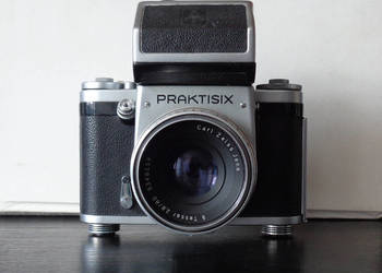 Praktisix + obiektyw Tessar 2,8/80 + pryzmat TTL - z Francji
