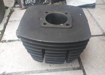 Cylinder żeliwny ma wszystkie żeberka  wsk 125 orginal zeliwo
