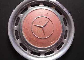 Oryginalny kołpak 14 cali od Mercedesa W 123 " Beczka ". kolor brązowy. Oryginalny kołpak 14 cali od Mercedesa W 123 " Beczka ". kolor brązowy.