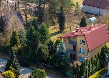 Dom z ogromnym potencjałem w Dobroniu - cisza, natura i przestrzeń.