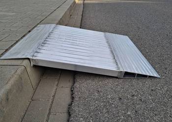 Rampa Aluminiowa 85 x 80 cm do 1T. Najazd pod krawężnik paletę - od ręki