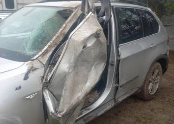 Sprzedam mocno poobijane BMW X5 E 70