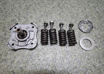 1 SZT. DOCISK KOSZA SPRZĘGŁA + SPRĘŻYNY ŚRUBKI SUZUKI DR 650 RS RSE 90-95R