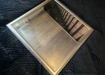 lustro kwadratowe w złotej postarzanej ramie