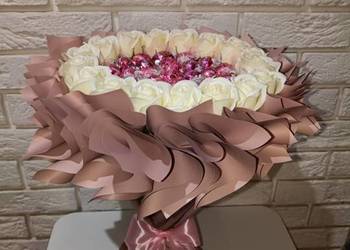 Bukiet z róż mydlanych i cukierków lindor