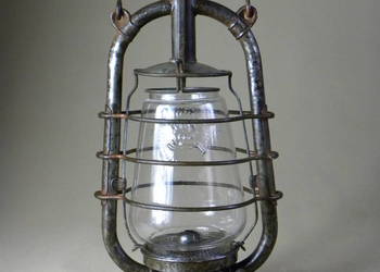 Stara niemiecka lampa naftowa Feuerhand 201 z napisem BAUAMT