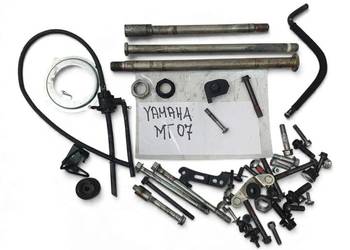 SZPILKA ŚRUBA NAKRĘTKA OŚKA Yamaha R7 YZF-R7 MT-07 III MTN690 uchwyt