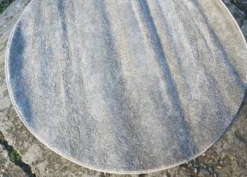 Okrągły dywanik o średnicy 130cm.Stan bardzo dobry.