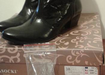 Nowe kozaki damskie lakierowane LASOCKI czarne 38