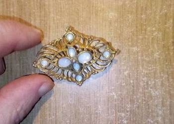 Broszka pozłacana z lat PRL.