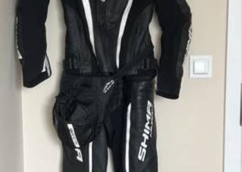 Wieszak na kask i strój motocyklowy