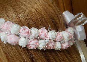 Wianek komunijny bialo jasnorozowy z perełkami