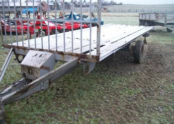 Przyczepa do balotów skrzyniopalet