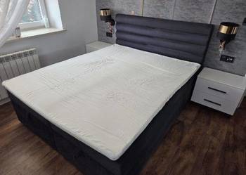 Łóżko i szafki nocne