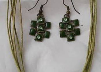 Naszyjnik z kolczykami z metaloplastyki