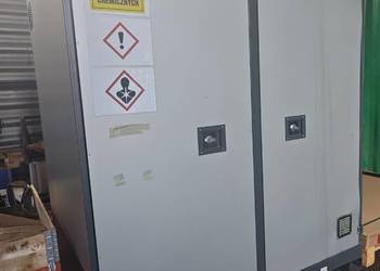 Magazyn na chemikalia - duża zamykana szafa