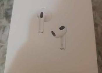 Apple AirPods 3 with MagSafe Charging Case