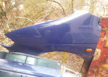 Sprzedam plastikowe błotniki przednie do samochodu "Renault"