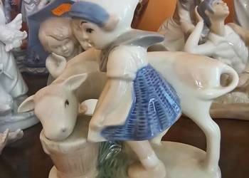 Figurka dziewczynki z krówką. LIPPELSDORF