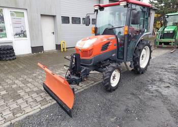 Ciągnik ogrodniczy, komunalny Kubota T240D z kabiną +  spychacz śniegu