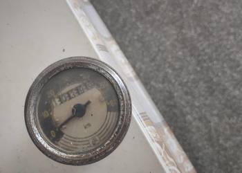 KOMAR SZTYWNIAK LICZNIK ZABYTKOWY