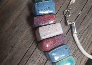 Naszyjnik ceramiczny ręcznie wykonany Naszyjnik ceramiczny ręcznie wykonany