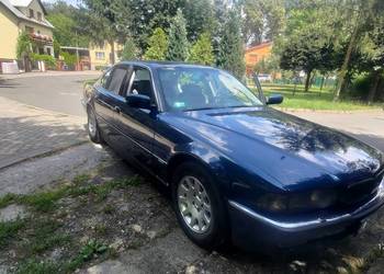 BMW 750i Piękny Klasyk