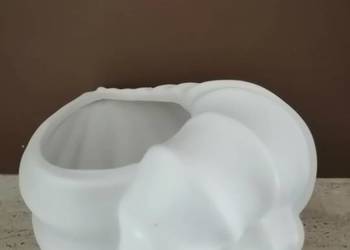 Piękna szkatułka puzderko z porcelany biskwitowej nowa muszla duża