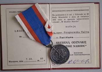 Odznaka "W Służbie Narodu" + dokument na kobietę - oficera MO/SB