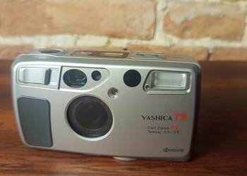 Yashica T5 (Kyocera)  z obiektywem Carl Zeiss T*-Srebrna