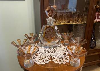 Karafka z kieliszkami z kryształu. Bohemia;