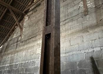 Słupy do budowy wiaty