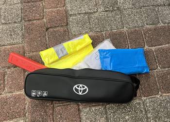 ZESTAW - APTECZKA + TRÓJKĄT + KAMIZELKA PW022-00062 TOYOTA Proace i inne