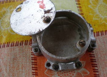 Zabytkowa puszka aluminiowa,rozeta retro