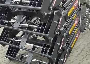 ŁADOWACZE CZOŁOWE AGROTUR C 360