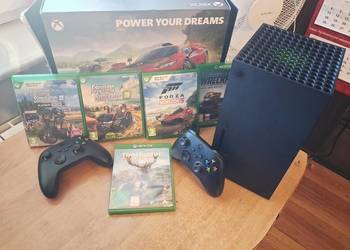 Sprzedam Xbox series X z dwoma padami i zestawem gier