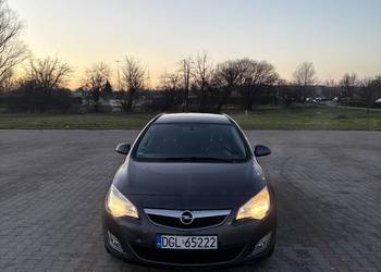 Opel Astra J kombi 1.4 turbo 140km 2011
