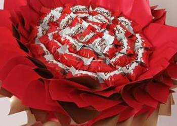 Bukiet jadalny, bukiet ze słodyczy, Kinder bueno mini, prezent