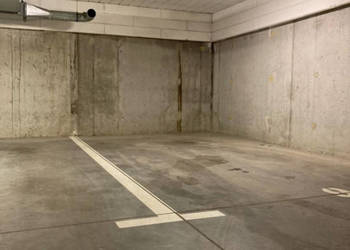 Miejsce postojowe w garażowcu - Nowa Cukrownia.