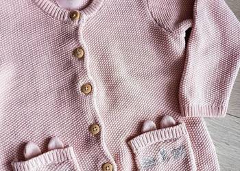 Sweter dziewczęcy różowy rozpinany z kieszeniami 98