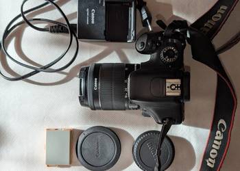 Canon EOS 550D z obiektywem 18-55mm IS + ładowarka + dodatkowa bateria