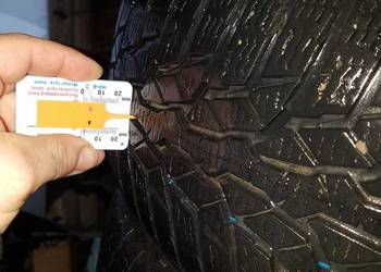 Opony zimowe 185/65/15 nokian wrd 4