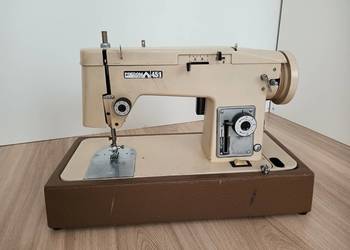 Maszyna do szycia Predom Łucznik 451 PRL