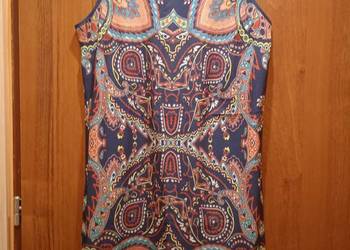 Elegancka sukienka w etno wzory r. 38