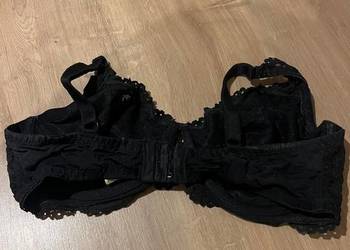 Przepiękny Czarny koronkowy stanik C&A 90F