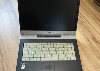Stary laptop Fujitsu Siemens Amilo Pro V2030