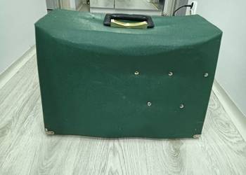 walizka  maszyny do szycia i podstawa  torba nakrycie