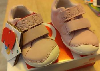 Mam do sprzedania 9 par bucików dla dziewczynki nowe i na zimę i lato