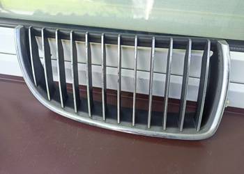 BMW E90 E91 E92 nerka prawa atrapa grill oryginał