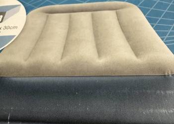 Materac dmuchany z pompką wbudowaną 99/191/30cm jednoosobowy Intel szary